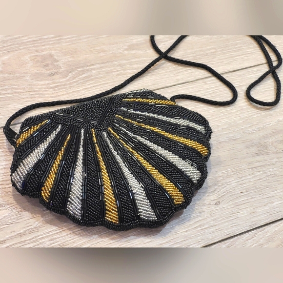 Gorgeous Black Vintage Shell Purse - Picture 3 of 14